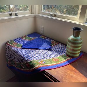Charles Demery (copyright 1924) vintage round French tablecloth + 4 napkins